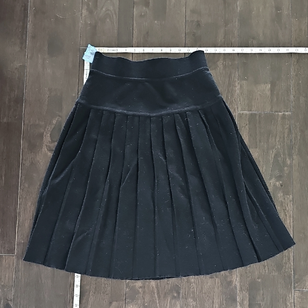 Elegant Black Wool Pleated Skirt